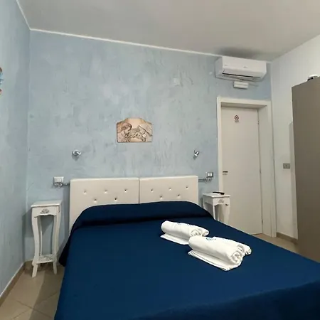 Le Onde Del Mare Oda ve Kahvaltı 3*